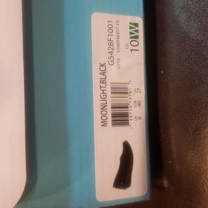 BZEES Womens slip on shoes.